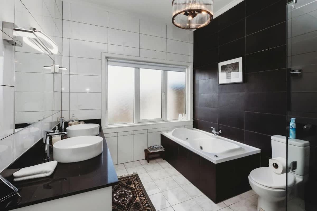 Villa Timata Ora - 7br Family In Prime Location New Plymouth